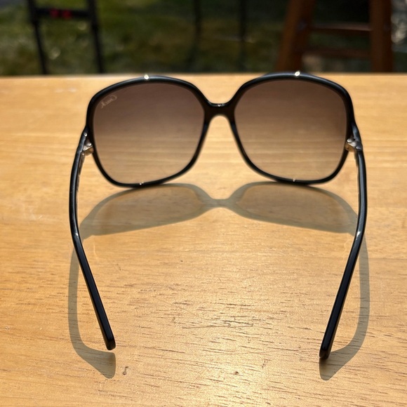 Coach Black and Brown Sunglasses - Picture 4 of 5